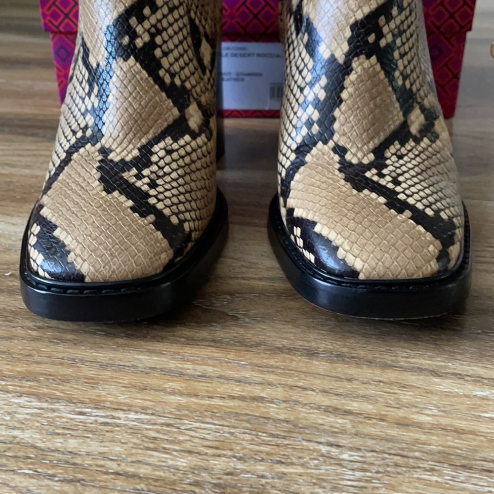 Tory Burch Heeled Ankle Boot Stamped Snake Printed Leather Pale Desert Roccia - Picture 4 of 16